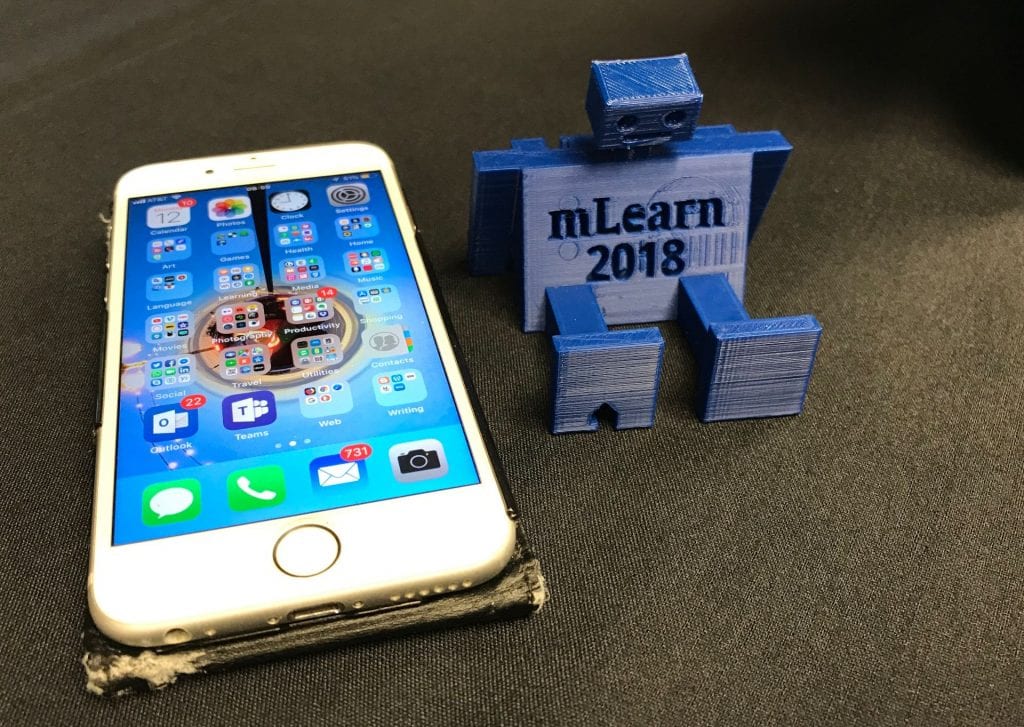 Conference freebie - a 3D-printed robot phone holder, plus iPhone 6s